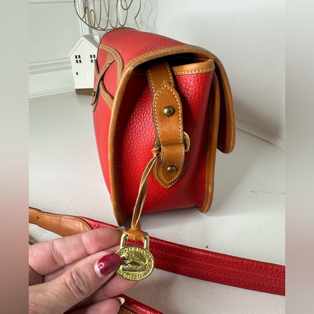 **SOLD**Vintage Dooney & Bourke Red & Tan Leather Crossbody + Matching Wall - Picture 8 of 13